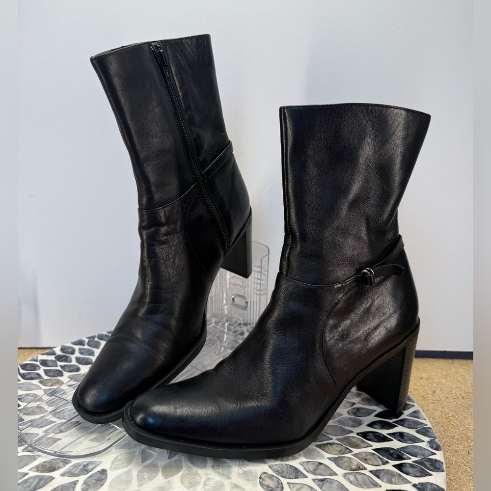 VINTAGE 90s Thom McAn Black Leather Heeled Boots